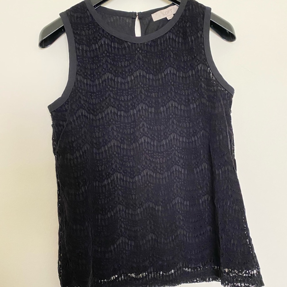 🎉LAST CHANCE🎉Loft Velvet lacy Shell top